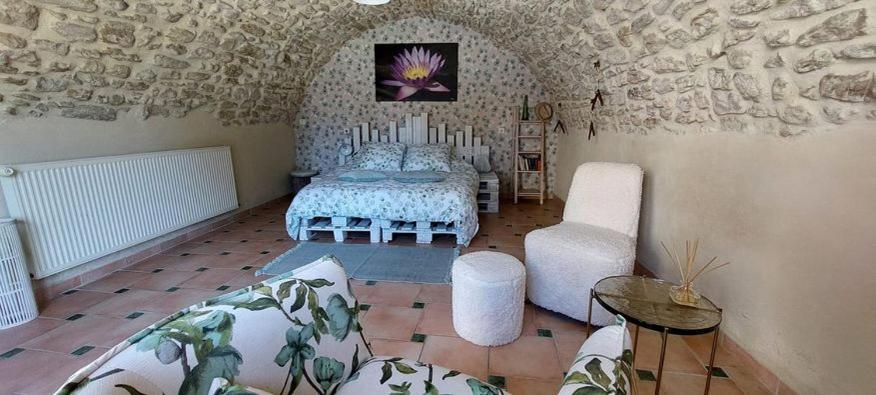 La Maison Wisteria Saint-Pantaleon-les-Vignes Bagian luar foto