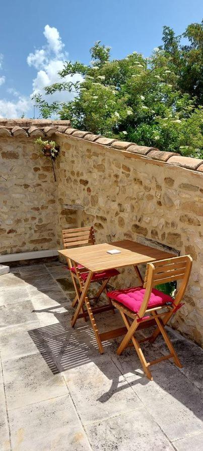 La Maison Wisteria Saint-Pantaleon-les-Vignes Bagian luar foto